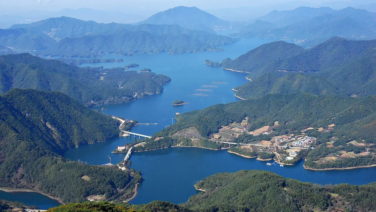 Hồ Chungju & tàu ngắm cảnh — Chungbuk
