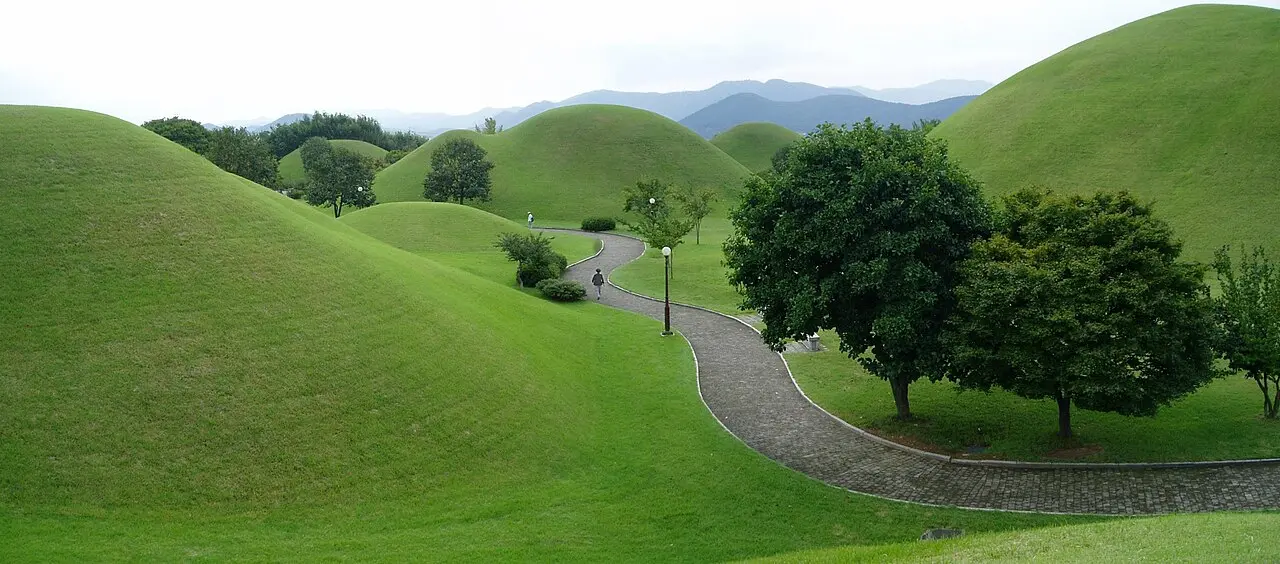 Khu lăng mộ Daereungwon — Gyeongbuk
