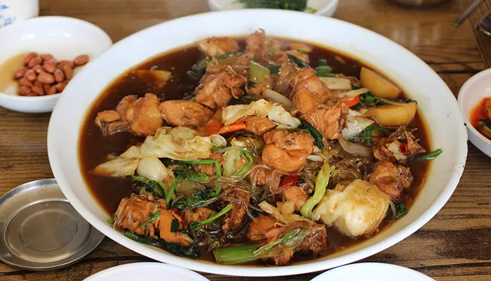Gà hầm Andong (jjimdak)