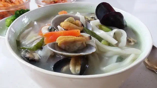 Mì dao Daejeon (kalguksu)