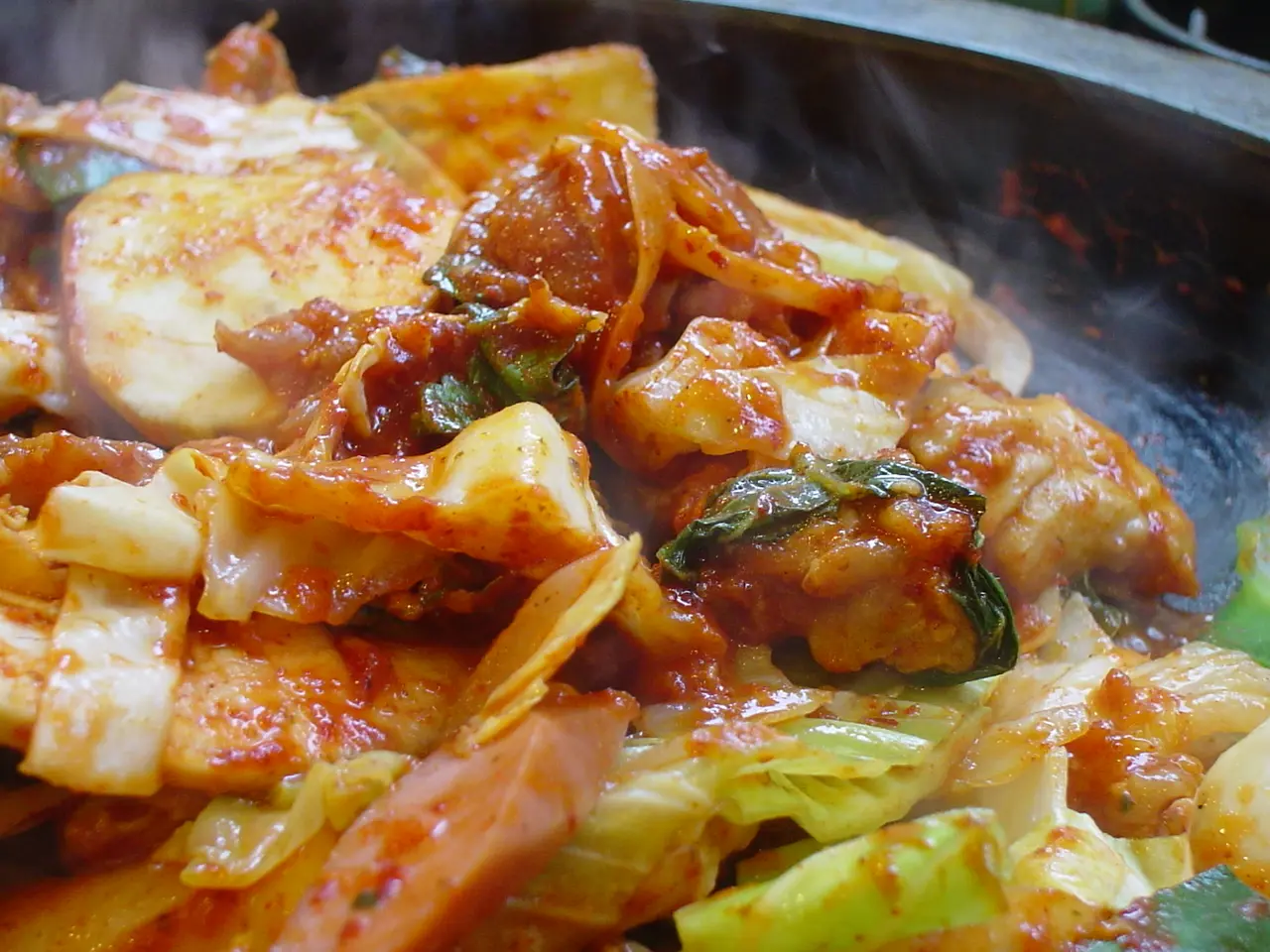 Gà xào cay Chuncheon (dakgalbi)