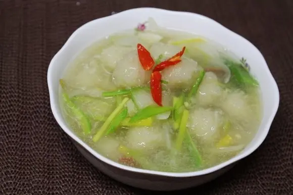 Canh bánh khoai tây (gamja ongsimi)