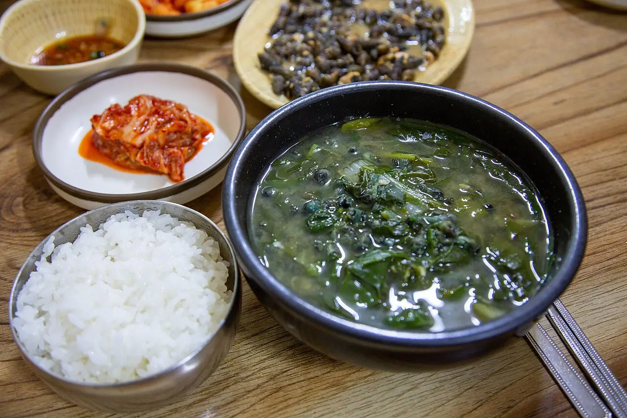 Canh ốc Chungju (olgaengi-guk)