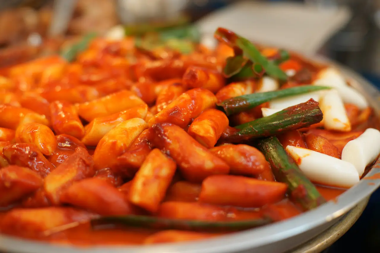 Bánh gạo cay (tteokbokki)
