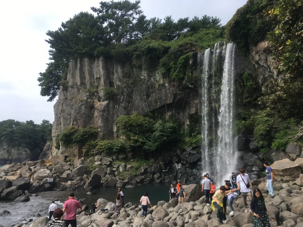 Thác Jeongbang — Jeju