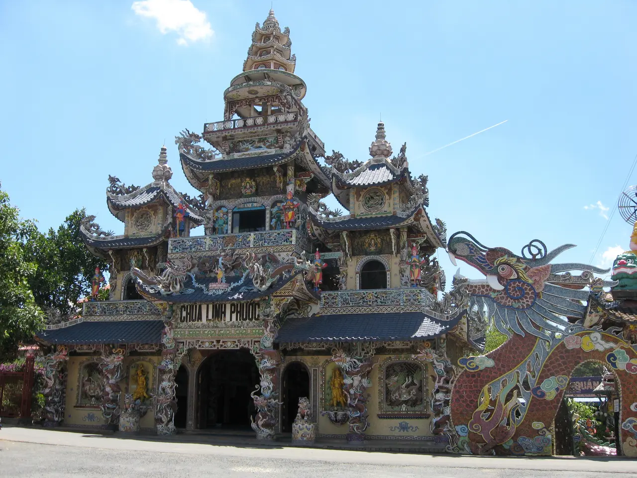Chùa Linh Phước — Lâm Đồng