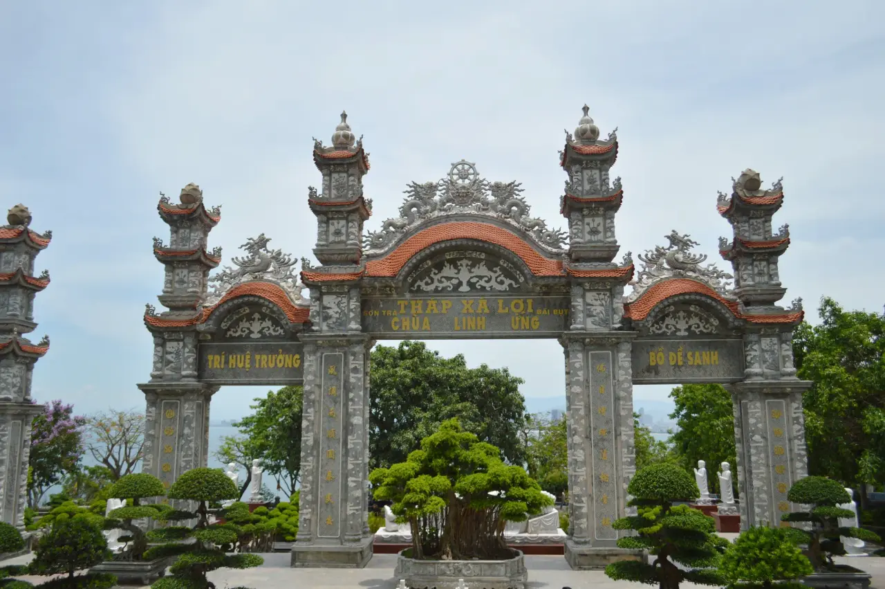 Chùa Linh Ứng Bãi Bụt — Đà Nẵng