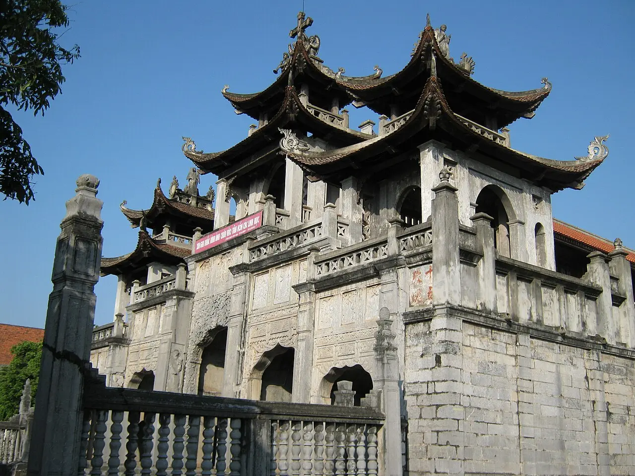 Nhà thờ đá Phát Diệm — Ninh Bình