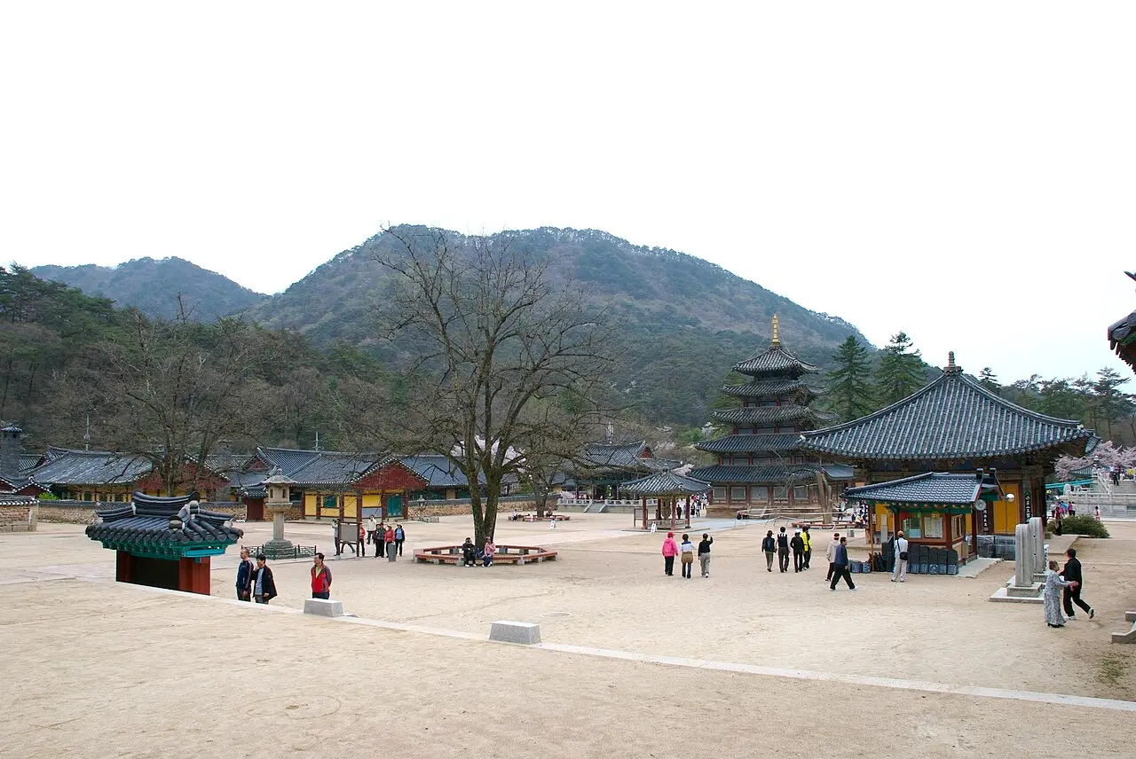 Núi Songnisan & chùa Beopjusa — Chungbuk