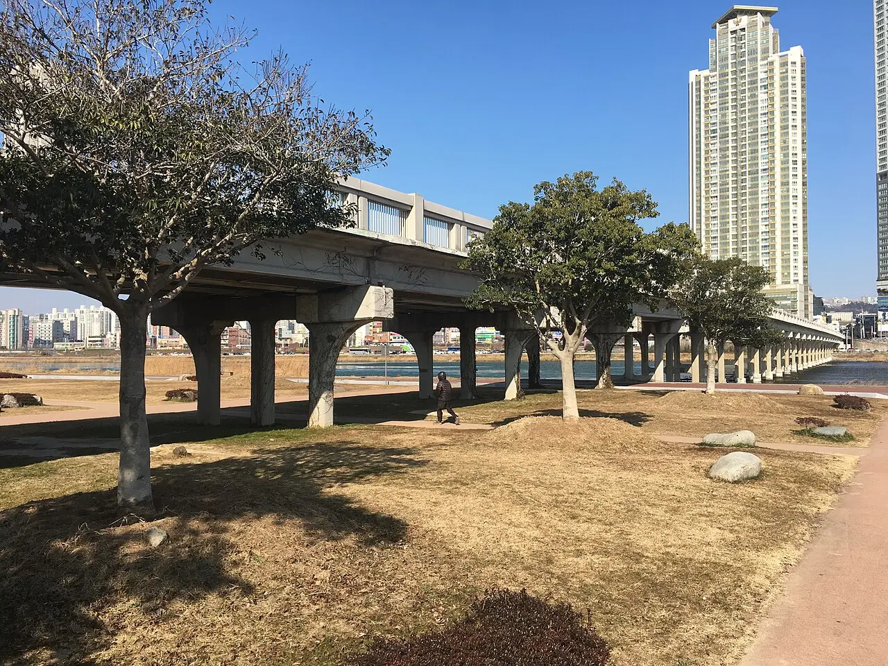 Ulsan Bridge Observatory — Ulsan