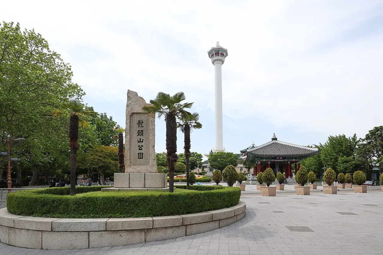 Công viên Yongdusan & tháp Busan — Busan
